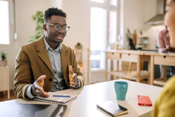 An interviewer evaluating a technical candidate in a live conversation